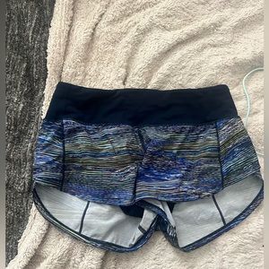Lululemon low rise speed up stripped blue shorts size 2